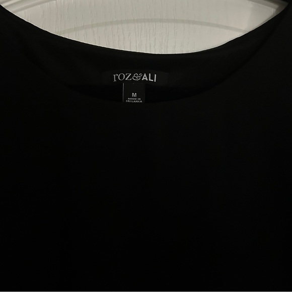 Roz & Ali black sequin blouse. Size medium. Fitted at the waist with flowing arm - Picture 2 of 4